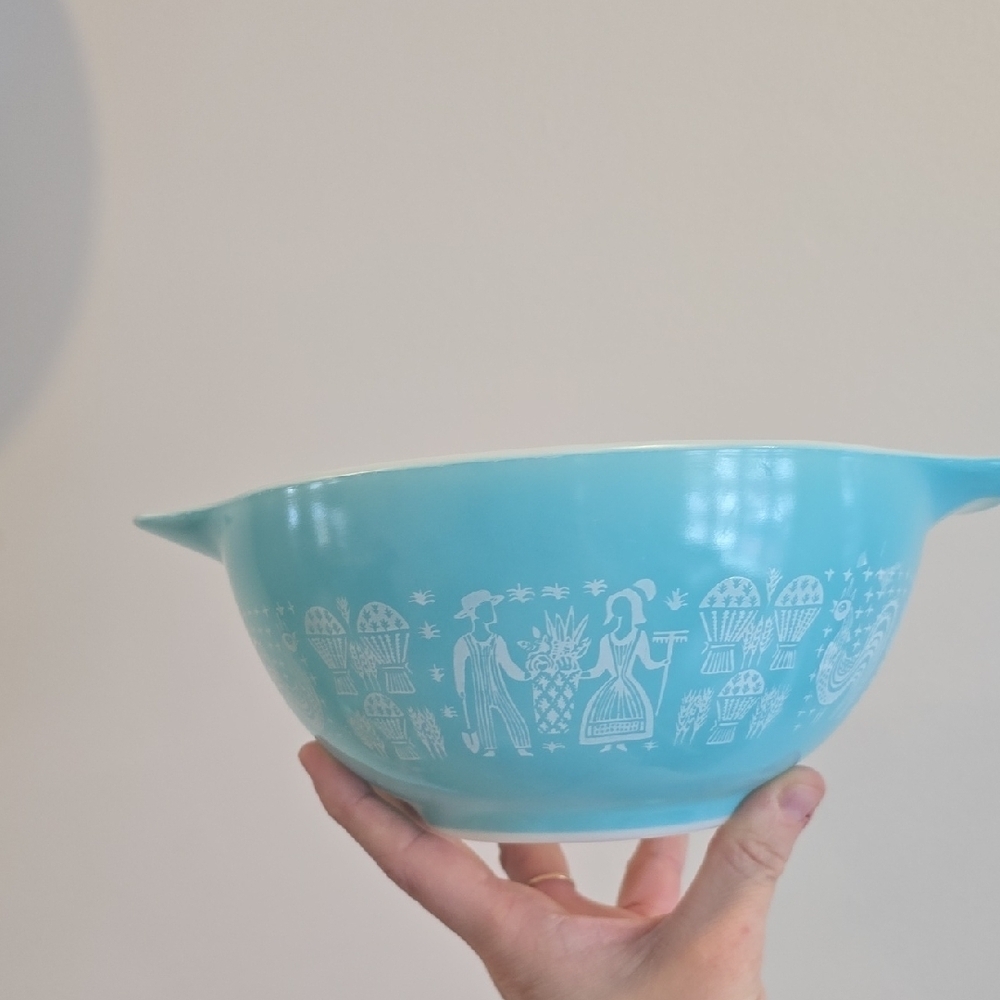 Vintage Pyrex Amish Butterprint Set of 2 Turquoise Cinderella Nesting bowls - Picture 8 of 10